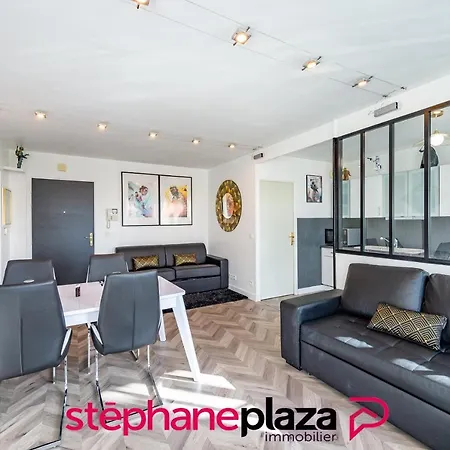 Plaza Star Wars Apartment *